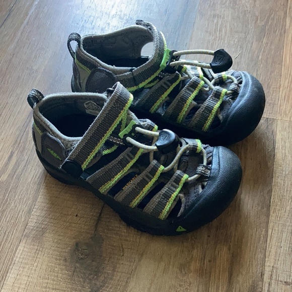 Keens toddler size 10 barely worn - Picture 2 of 2